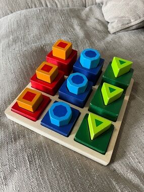 Wooden Shape Stacking Sequencing puzzle by Melissa and Doug